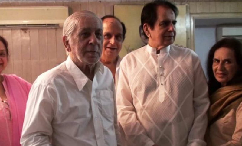 করোনায় দুই ভাইকে হারালেন দীলিপ কুমার