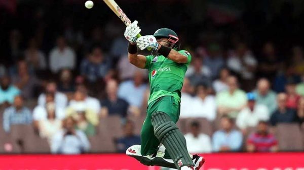 ওপেনিংয়ে না খেলালে সে পাকিস্তান দল থেকে বাদ পড়বে