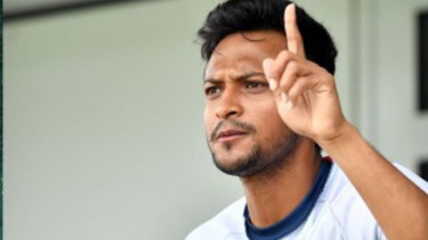 আসুন আমরা ঐক্যবদ্ধ হয়ে নৈতিক অবক্ষয়ের বিরুদ্ধে লড়াই করি : সাকিব আল হাসান