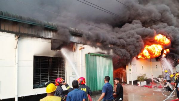 গাজীপুরে জুতা তৈরির কারখানায় আগুন