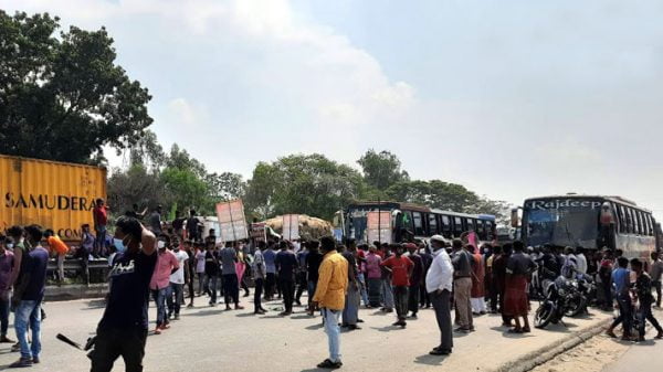 ঢাকা-টাঙ্গাইল মহাসড়ক অবরোধ