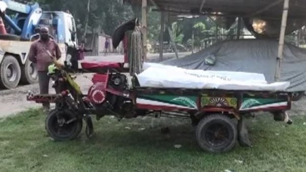 ফরিদপুরে সাতসকালে সড়কে গেল দুই প্রাণ