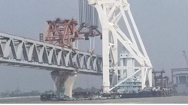বসলো পদ্মা সেতুর ৩২তম স্প্যান