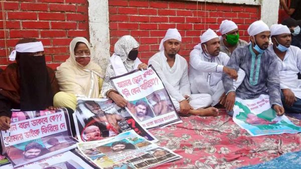 মেয়রের আশ্বাসে অনশন ভাঙলেন রায়হানের মা