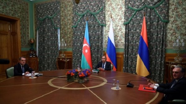 যুদ্ধ বন্ধে আলোচনায় রাজি আজারবাইজান-আর্মেনিয়া