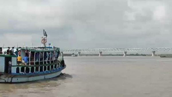 শিমুলিয়া-কাঁঠালবাড়ি রুটে সীমিত পরিসরে চলছে লঞ্চ