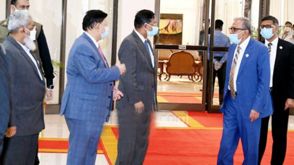 স্বাস্থ্য পরীক্ষা শেষে দুবাই থেকে ফিরেছেন রাষ্ট্রপতি