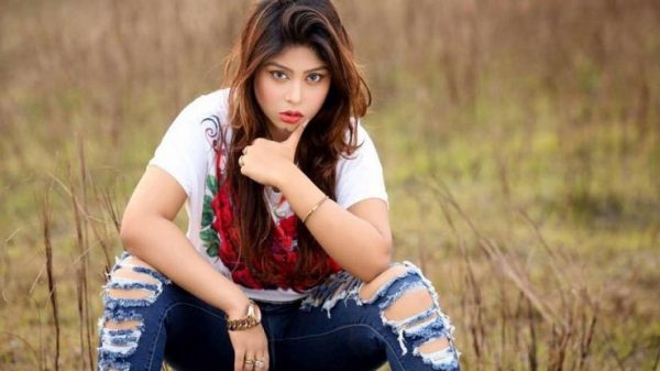 ৮ সহকারী নিয়ে শুটিংয়ে মিষ্টি জান্নাত ফের বিতর্ক