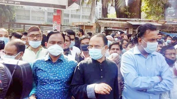 ঢাকায় থাকতে হলে জিয়ার সাইনবোর্ড লাগাতে হবে : গয়েশ্বর