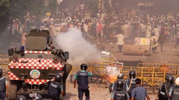 সশস্ত্র হয়েও নিরস্ত্র হিসেবে ভিজিটিং কার্ড তৈরি করেন আসাদুজ্জামান