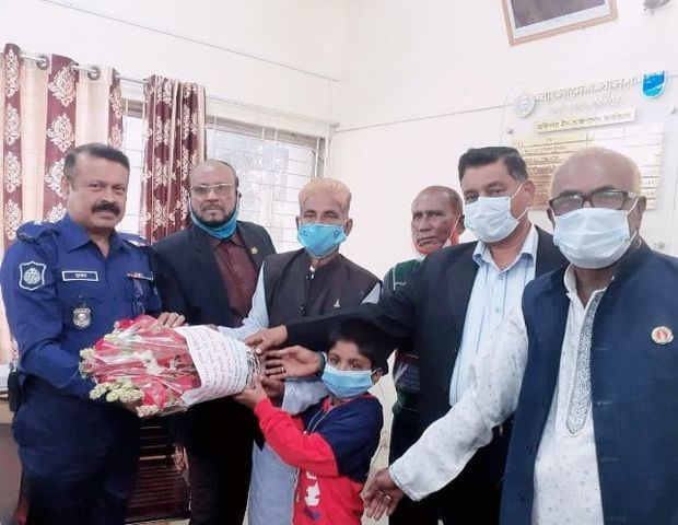 ফরিদপুরের ভাঙ্গায় বীর মুক্তিযোদ্ধাদের সাথে নব-যোগদানকৃত ওসির সাক্ষাত