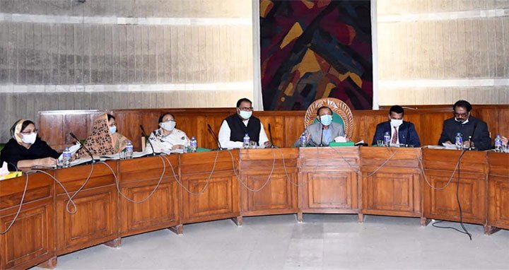 ছাত্র-শিক্ষকদের অগ্রাধিকার ভিত্তিতে করোনা টিকা দেওয়ার সুপারিশ