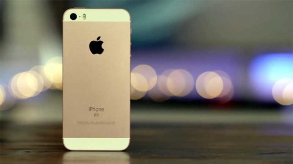 পুরনো আইফোন নিয়ে বিপদে অ্যাপল