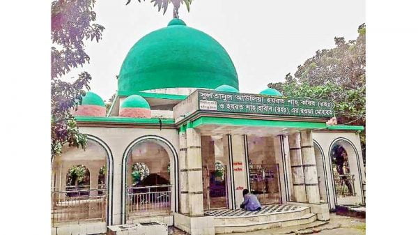 মাজারের কোটি কোটি টাকা লুটপাট!