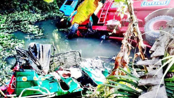 লরি-অটোরিকশা সংঘর্ষে নারীসহ নিহত ৩