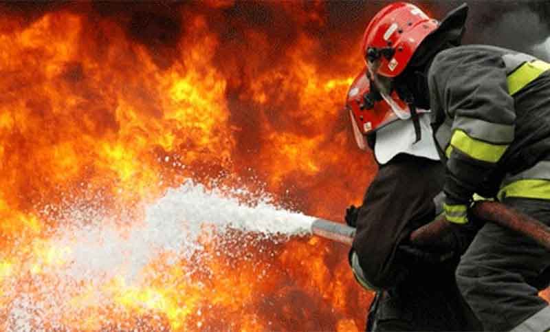 ময়মনসিংহে আগুনে পুড়ল ১৫ দোকান