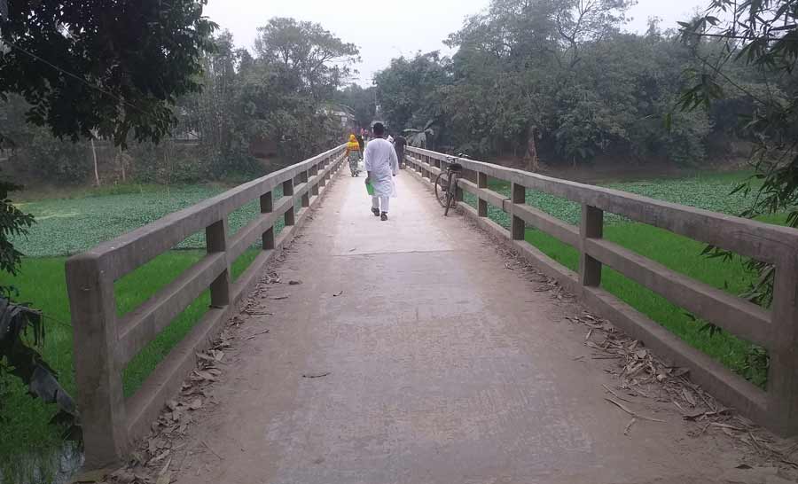 ত্রিশালে গ্রামবাসীর স্বেচ্ছাশ্রম ও অর্থায়নে নির্মিত হল ২৮০ ফুট দৈর্ঘের সেতু