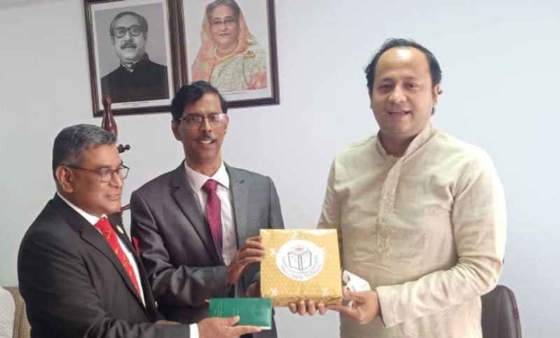 শিক্ষা উপমন্ত্রীর সঙ্গে বঙ্গমাতা বিশ্ববিদ্যালয় ভিসির সৌজন্য সাক্ষাৎ