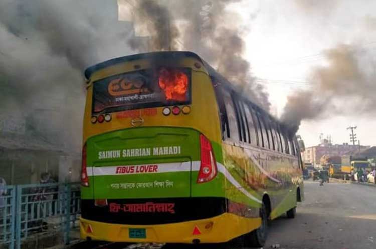 ভৈরবে আবারো যাত্রীবাহী বাসে আগুন