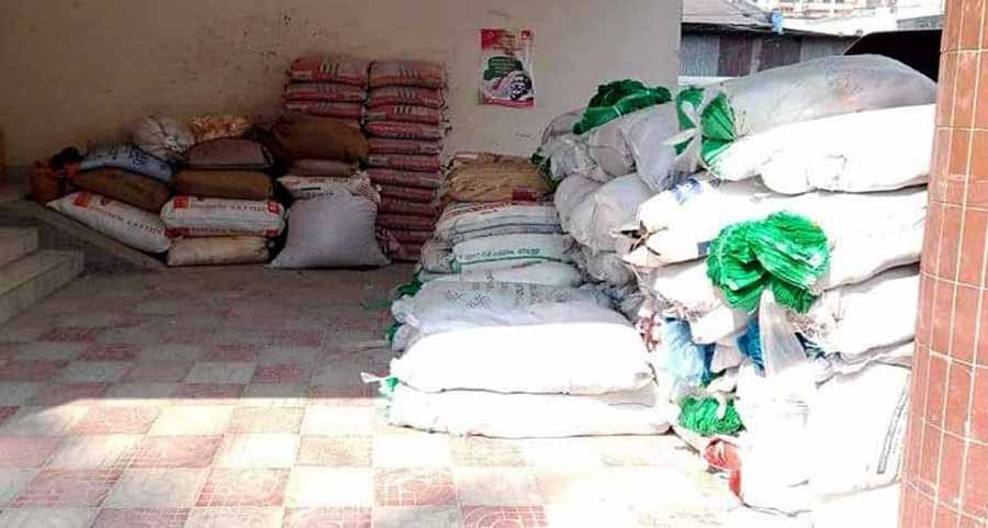 ভৈরবে অবৈধ পলিথিন বিক্রেতা ও ভেজাল মসলা কারবারীকে জরিমানা