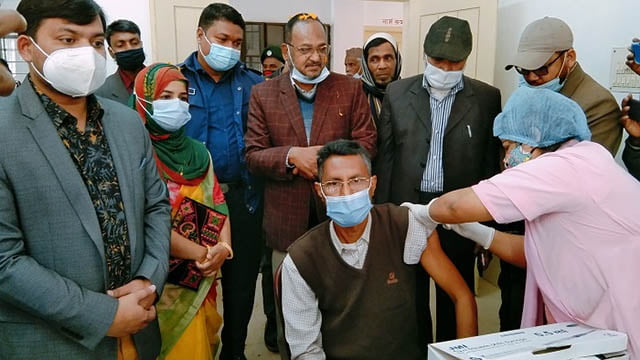 বকশীগঞ্জে করোনার টিকাদান কর্মসূচি উদ্বোধন