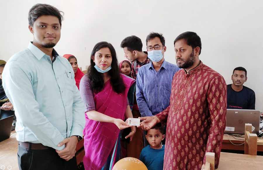 শ্রীবরদীতে স্মার্ট কার্ড বিতরণ কার্যক্রম উদ্বোধন