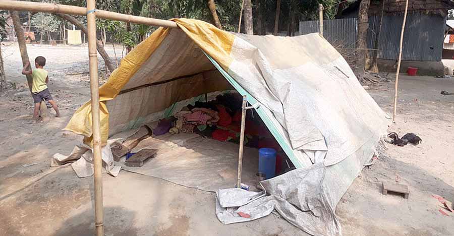 বস্তার তাঁবুতে বসবাস