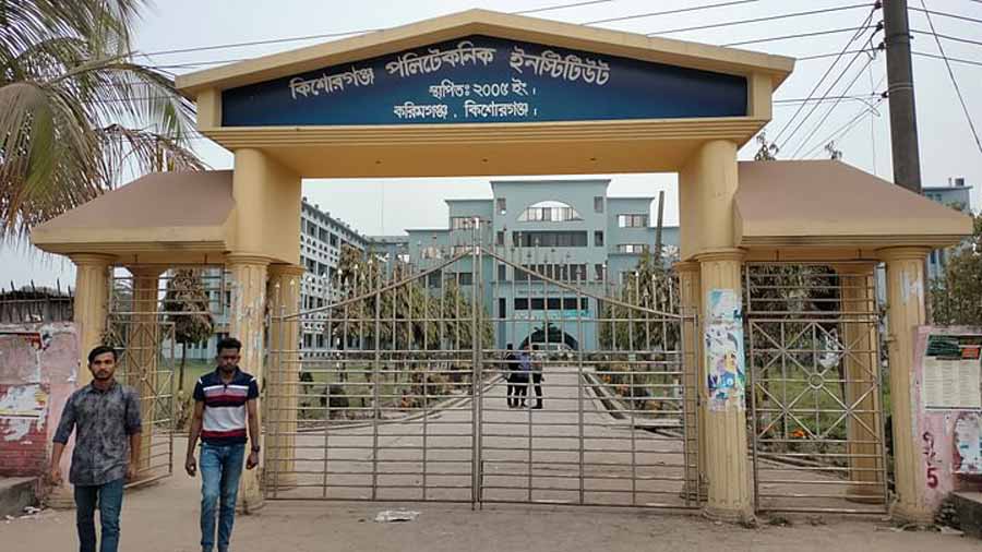 কিশোরগঞ্জ পলিটেকনিক ইনস্টিটিউটের ৬০-৭০ ছাত্রের ঠাঁই হলো একটি কক্ষে
