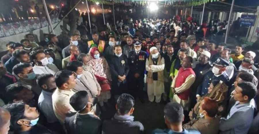 ফুলপুরে ভাষা শহীদদের শ্রদ্ধা জানাতে শহীদ মিনারে ঢল