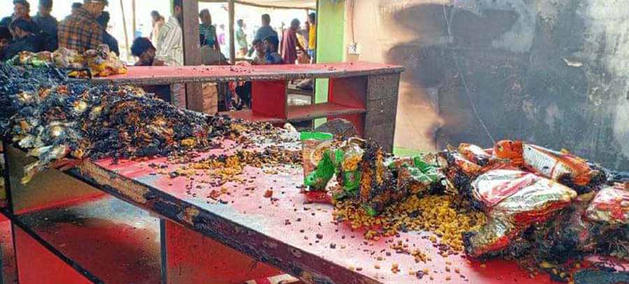 গৌরীপুরে অগ্নিকান্ড ৭ দোকান পুড়ে ছাই