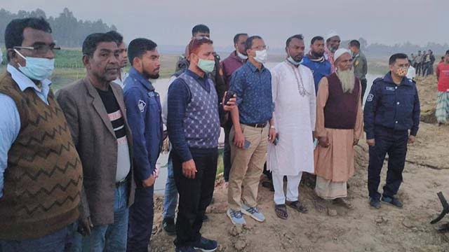 সানন্দবাড়ীতে ৬টি ড্রেজার মেশিন জব্দ