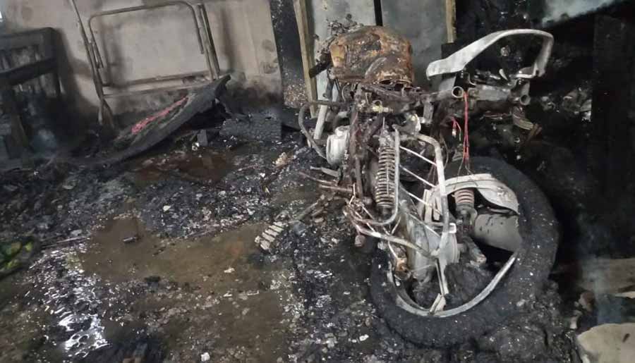 শেরপুরে আগুনে ভস্মীভূত আধাপাকা বাড়ি