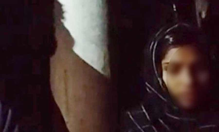 ছেলের প্রেমিকাকে সারারাত পাহারা দিলেন বাবা!