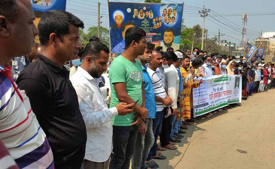 ভালুকায় খিরু নদী রক্ষার দাবিতে মানববন্ধন