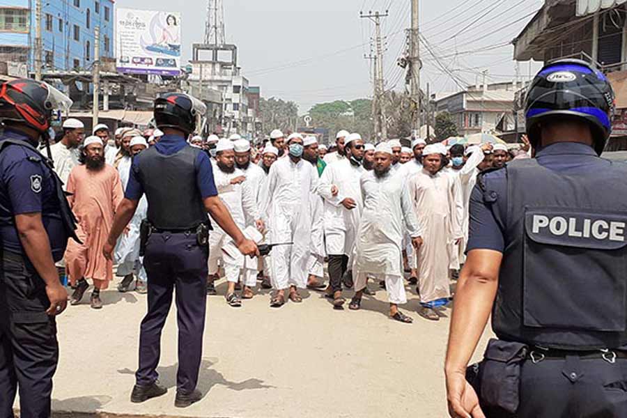 ফুলপুরে হরতালের সমর্থনে বিক্ষোভ মিছিল ও পথসভা
