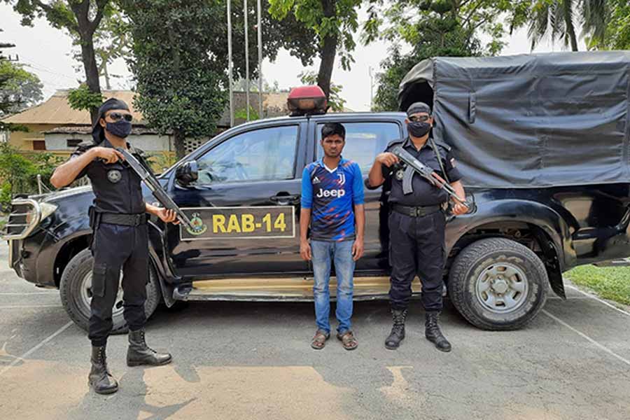 কিশোরগঞ্জে মাদক ব্যবসায়ী আটক