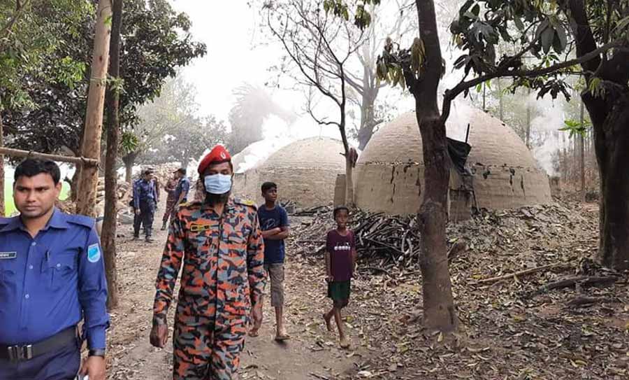 মির্জাপুরে কাঠ পোড়ানো চুল্লি গুঁড়িয়ে দিয়েছে ভ্রাম্যমাণ আদালত