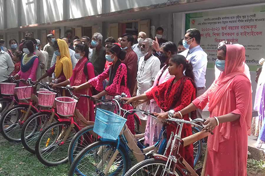 গৌরীপুরে নৃতাত্ত্বিক জনগোষ্ঠী পেলো ঘর, বাইসাইকেল