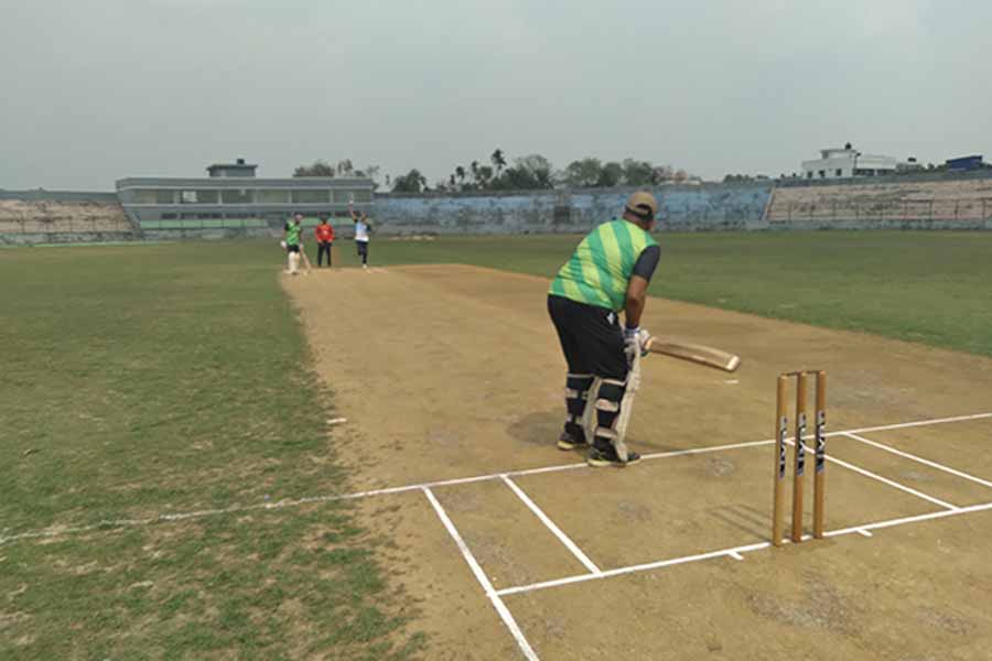 কিশোরগঞ্জে প্রবীণ ক্রিকেটারদের প্রীতি ম্যাচ