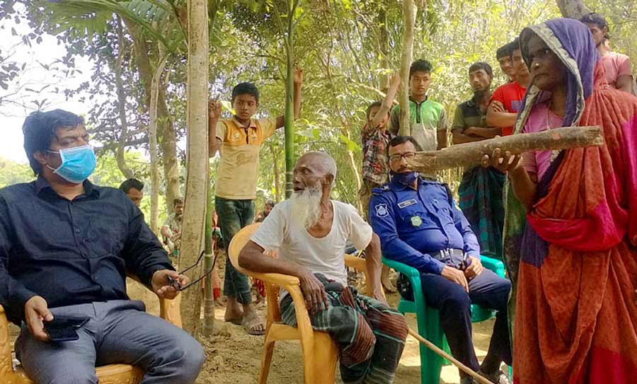 ঈশ্বরগঞ্জে জমি লেখে না দেয়ায় বৃদ্ধ বাবা-মাকে নির্যাতন