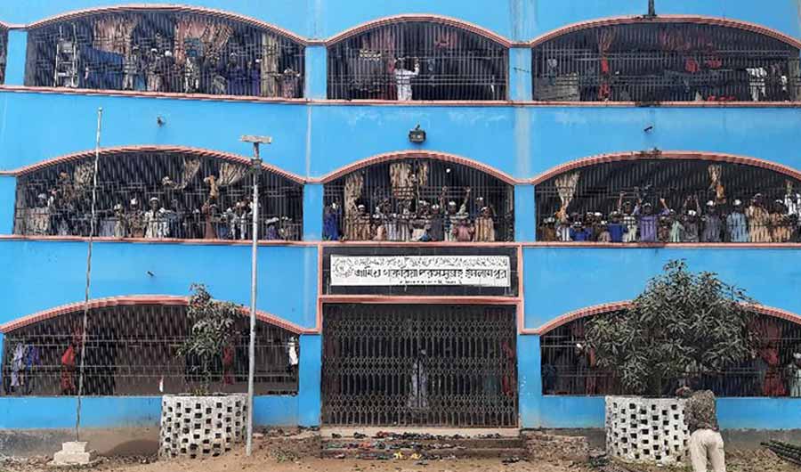 ঈশ্বরগঞ্জে মাদরাসা শিক্ষককে হুমকি আ.লীগ নেতার! ছাত্রদের বিক্ষোভ