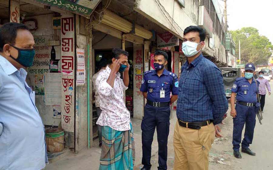 পাকুন্দিয়ায় ১১ পথচারীকে ভ্রাম্যমাণ আদালতের জরিমানা