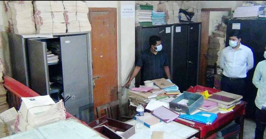 জামালপুরে সাব রেজিস্ট্রার অফিসে দুর্বৃত্তদের হানা