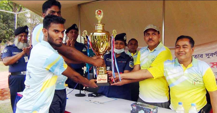 জামালপুরে পুলিশ-সাংবাদিক প্রীতি ক্রিকেট ম্যাচ
