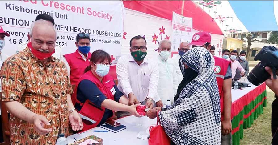 কিশোরগঞ্জে করোনায় ক্ষতিগ্রস্ত নারীদের নগদ অর্থ সহায়তা