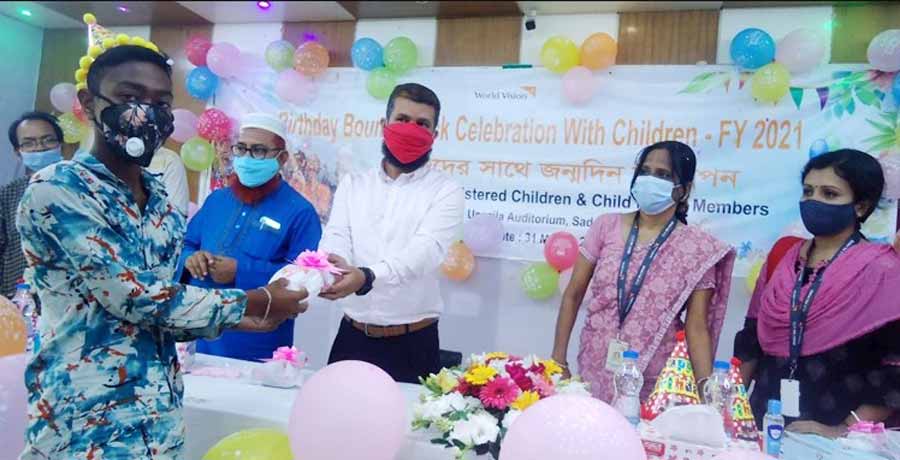 ময়মনসিংহে একসঙ্গে সুবিধাবঞ্চিত ৫০ শিশুর জন্মদিন উদযাপন