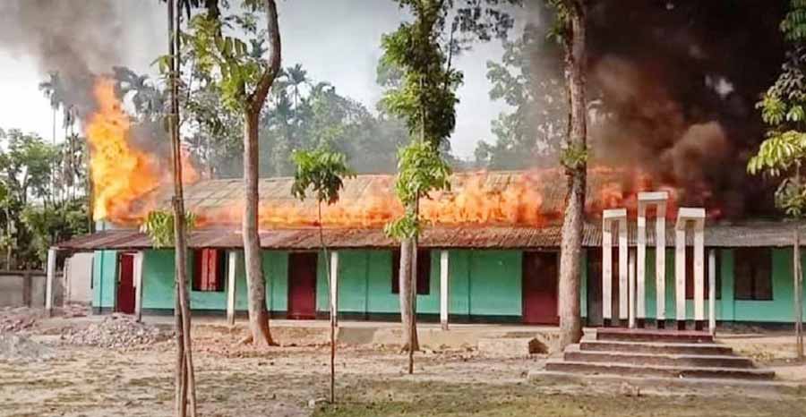 নান্দাইলে ‘সিগারেটের আগুনে’ পুড়ল স্কুল