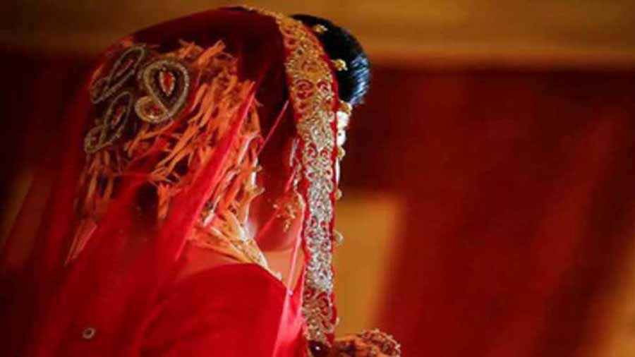 প্রথমবার শ্বশুরবাড়িতে পুত্রবধূ, শ্বশুরের ‘উপহার’ তালাকনামা!