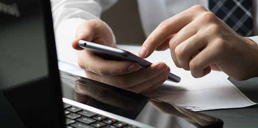 স্কুলছাত্রীকে ধর্ষণের ভিডিও ধারণ, স্বামীর মোবাইলে দেখে ফেললেন স্ত্রী! অতঃপর…