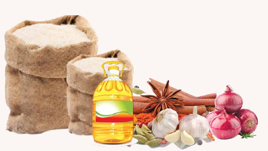 ময়মনসিংহে চিনির দামে রেকর্ড, গরুর পথে দেশি মুরগি